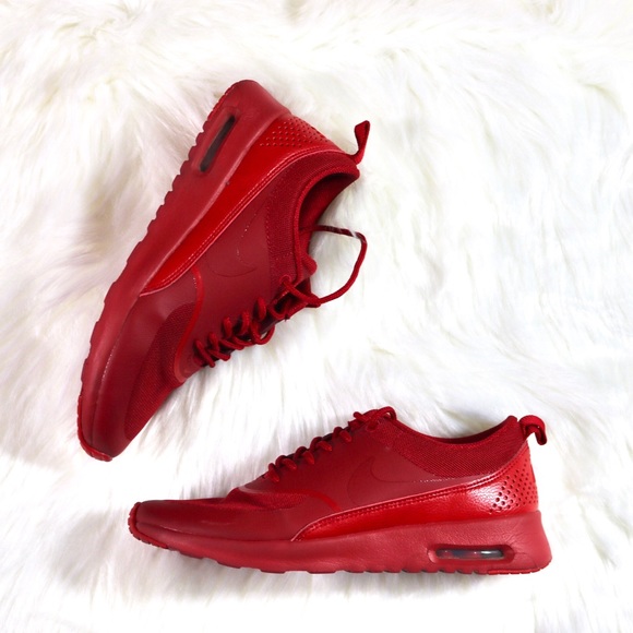 womens nike air max thea red